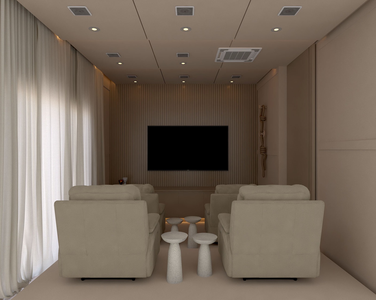 Sala de cinema privativo com poltronas reclináveis e painel ripado